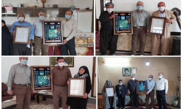 دیدار با ۵۴ خانواده شهید تفحص با اهدای تقدیرنامه سرلشکر باقری