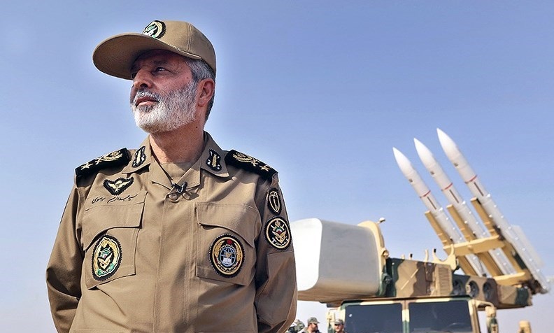 بازدید فرمانده کل ارتش از منطقه پدافند هوایی تهران