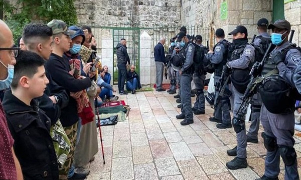 درگیری نظامیان صهیونیست با نمازگزاران فلسطینی در مسجد الاقصی