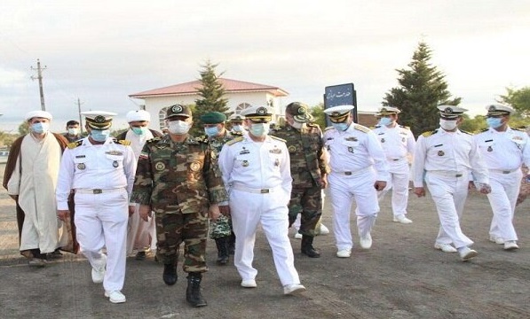 فرمانده کل ارتش از پایگاه دریایی غرب خزر در آستارا بازدید کرد