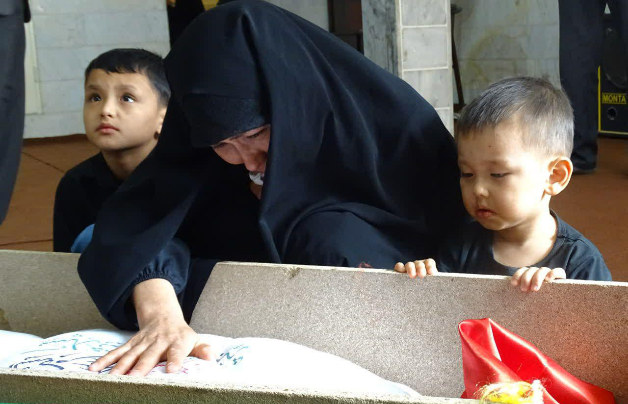 پیکر شهید مدافع حرم «علی علیزاده» به آغوش خانواده‌اش بازگشت+ تصاویر