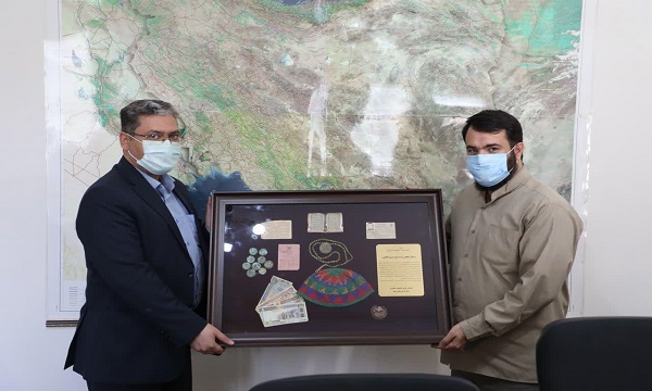 اهدای وسایل شهید «نسیم افغانی» به موزه انقلاب اسلامی و دفاع مقدس