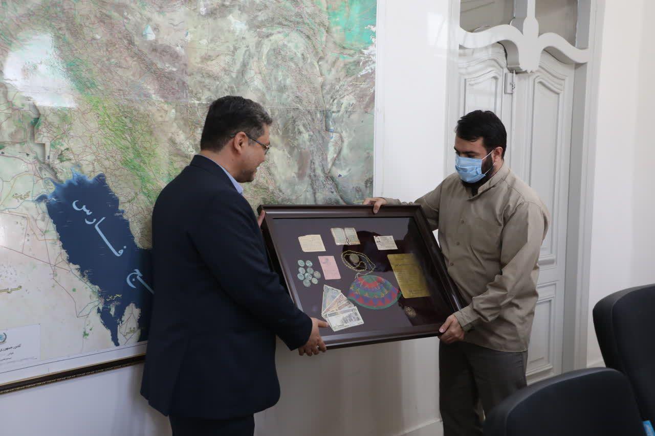 اهدای وسایل شهید «نسیم افغانی» به موزه انقلاب اسلامی و دفاع مقدس