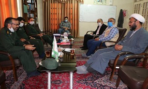 مسئول روابط عمومی سپاه قم از دفتر خبرگزاری دفاع مقدس در استان بازدید کردند