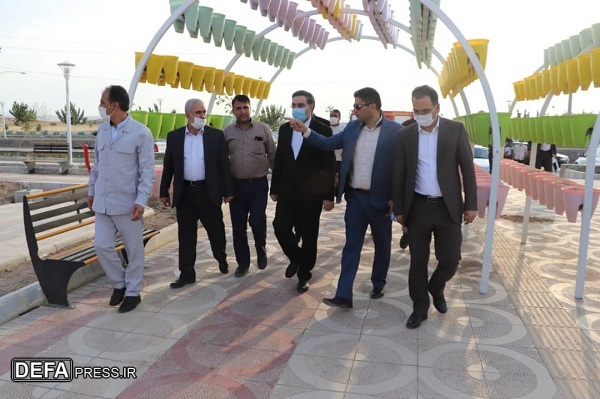 تصاویر/ بازدید «احمد امیرآبادی» از بوستان و یادمان شهدای گمنام قنوات قم