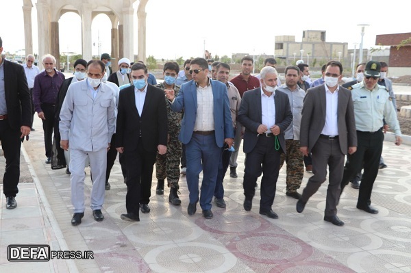 تصاویر/ بازدید «احمد امیرآبادی» از بوستان و یادمان شهدای گمنام قنوات قم