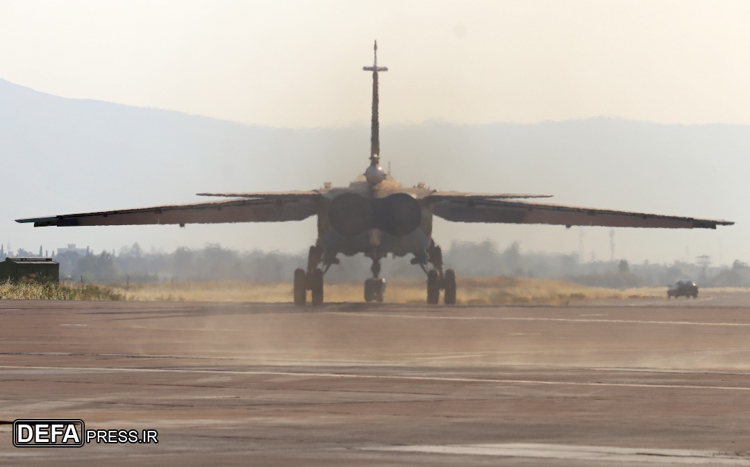 بازآماد یک فروند جنگنده سوخو ۲۴ در پایگاه هوایی شهید دوران