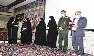 تجلیل از 70 بانوی جهادی خوزستان در همایش پیام آوران عاشورا