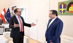عراقچی با وزیر خارجه اتریش دیدار و گفت‌وگو کرد
