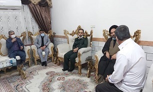 امام جمعه پلدختر با خانواده شهید «حسین جان الهیاری» دیدار کرد