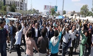 صد‌ها نفر در «سقطری» یمن علیه عادی سازی با رژیم صهیونیستی تظاهرات کردند