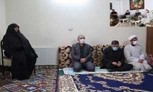 دیدار «امیرآبادی» با خانواده شهید علیرضا طاهری در قم