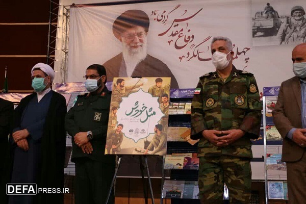 از مجموعه نمایشگاهی با عنوان «مثل خودش» در کرمان رونمایی شد