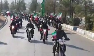 رژه اقتدار ۱۴۰ موتور سوار بسیجی در خرم آباد برگزار شد