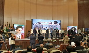 تجلیل از دستگاه‌های اجرایی استان قم در مراسم افتتاح باغ موزه انقلاب و دفاع مقدس