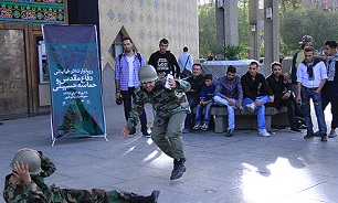 اجرای تئاتر خیابانی به مناسبت هفته دفاع مقدس در گناوه