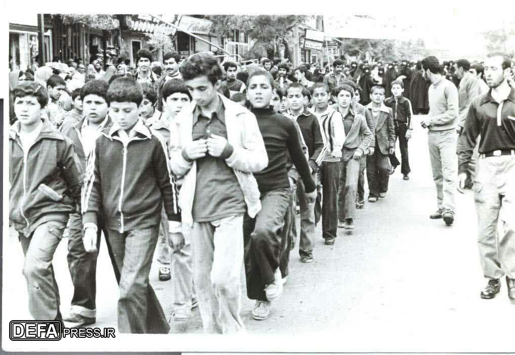 عکس/ رژه بسیج دانش‌آموزی در شهرستان بابل