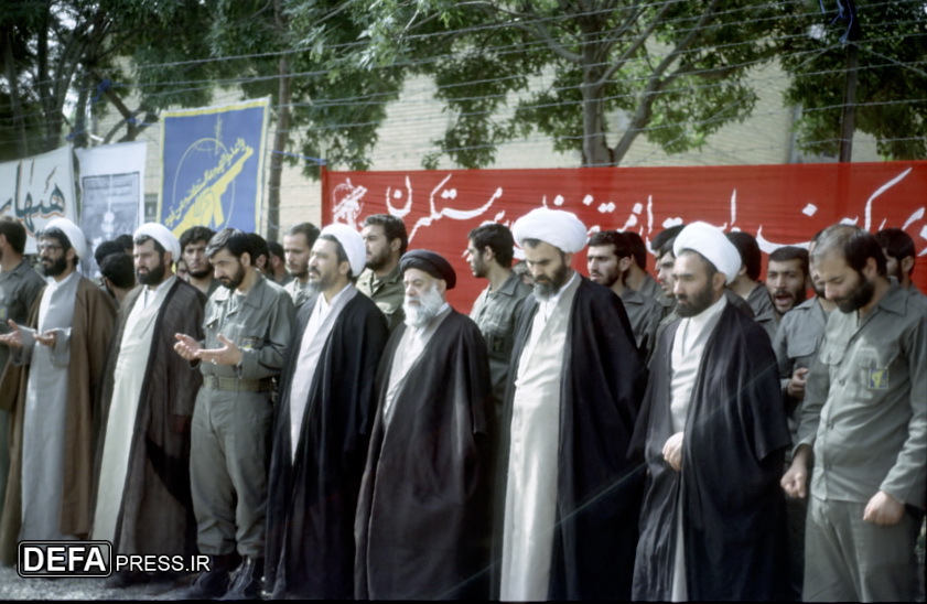 روحانیون؛ از ترغیب مردم برای حضور در جبهه تا پیشتازی در جهاد و شهادت