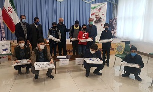 تجلیل از دانش آموزان برگزیده مسابقه دفاع مقدس در اردبیل