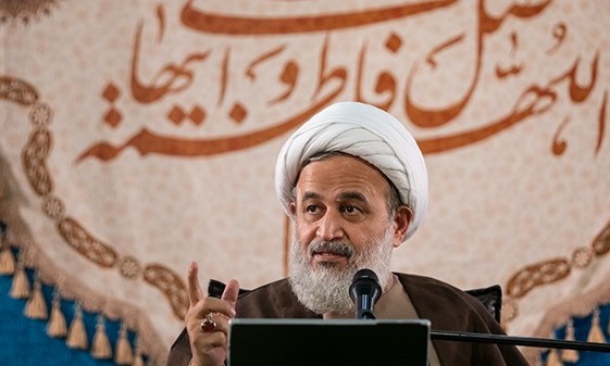 دفاع مقدس نبود روضه حذف میشد/ پایهگذار روضههای خانگی در تهران