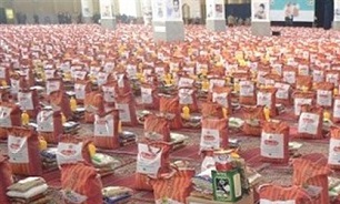 مراسم توزیع ۳۰ هزار بسته معیشتی به یاد شهدای استان قم برگزار شد