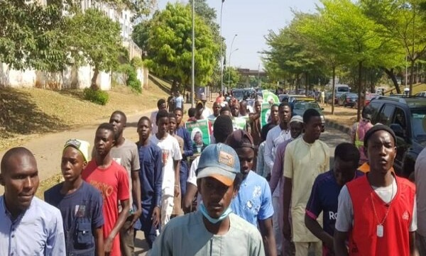 طرفداران شیخ زکزاکی تظاهرات اعتراض‌آمیزی در نیجریه برگزار کردند