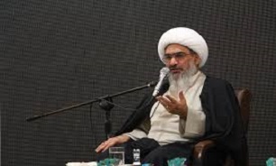 سرزمین‌های اسلامی خرید کالاهای فرانسوی را تحریم کنند