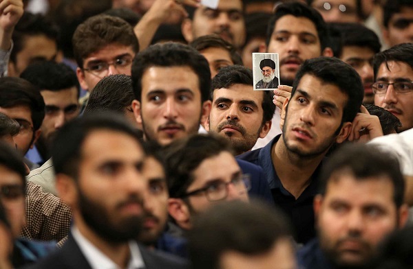 شاخصه‌های دانشجوی «انقلابی روشنفکر» در بیانات امام (ره) و رهبر معظم انقلاب اسلامی