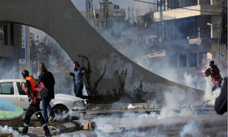 یورش نظامیان صهیونیست به اردوگاه «قلندیا» / ۴ فلسطینی زخمی شدند