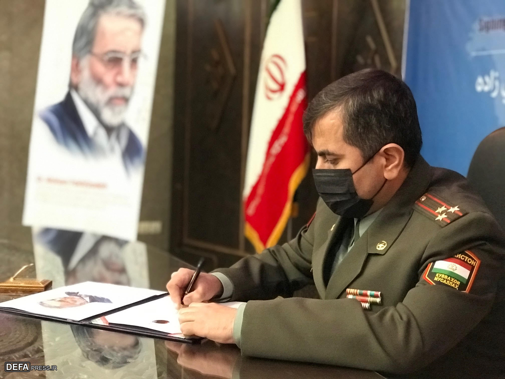 سفرا و وابستگان نظامی دفتر یادبود شهید فخری‌زاده را امضا کردند