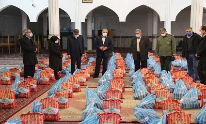 ۳۰۰ بسته معیشتی در قالب طرح «شهید سلیمانی» در خوی توزیع شد