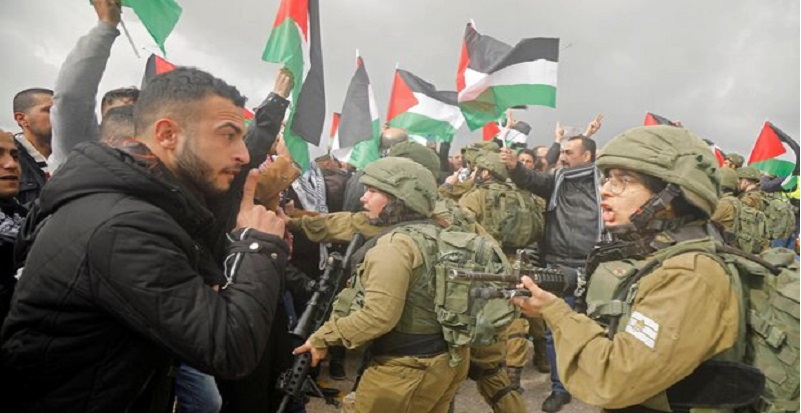 صهیونیست‌ها به معترضان فلسطینی در کرانه باختری یورش بردند