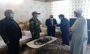 دیدار فرمانده تیپ 40 ارتش با جانبازان «هوشنگ صالحی» و «لطیف ایرانی» در اردبیل