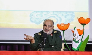 ارتش ایران اسلامی با روحیه انقلابی در دفاع از نظام و خدمت به ملت پیشتاز است