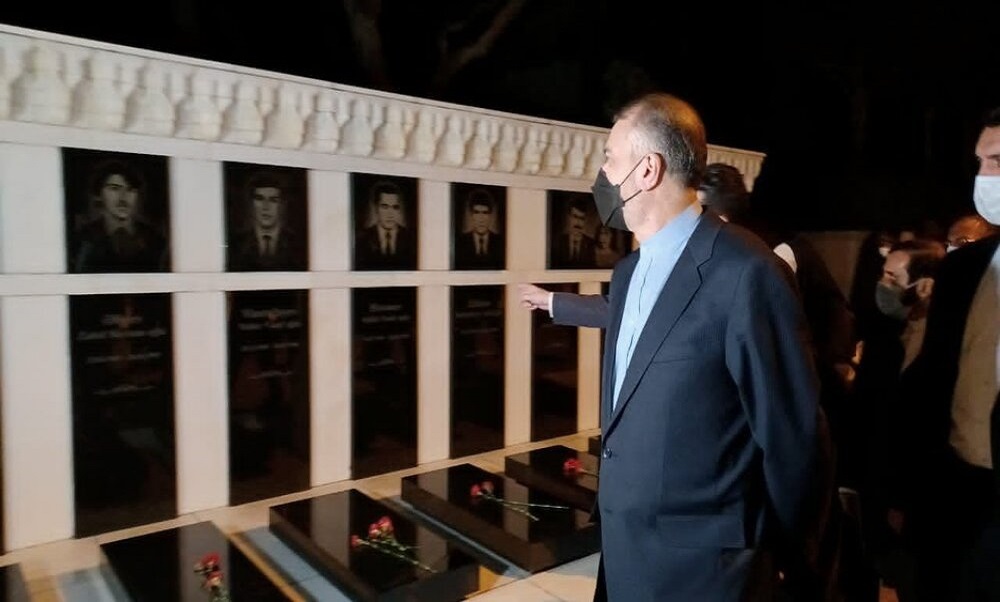وزیر امور خارجه کشورمان از مجموعه یادبود «شهیدلر» بازدید کرد