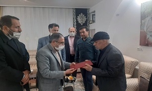 دیدار معاون وزیر آموزش و پرورش با خانواده معلم شهید «عسکری جمکرانی»
