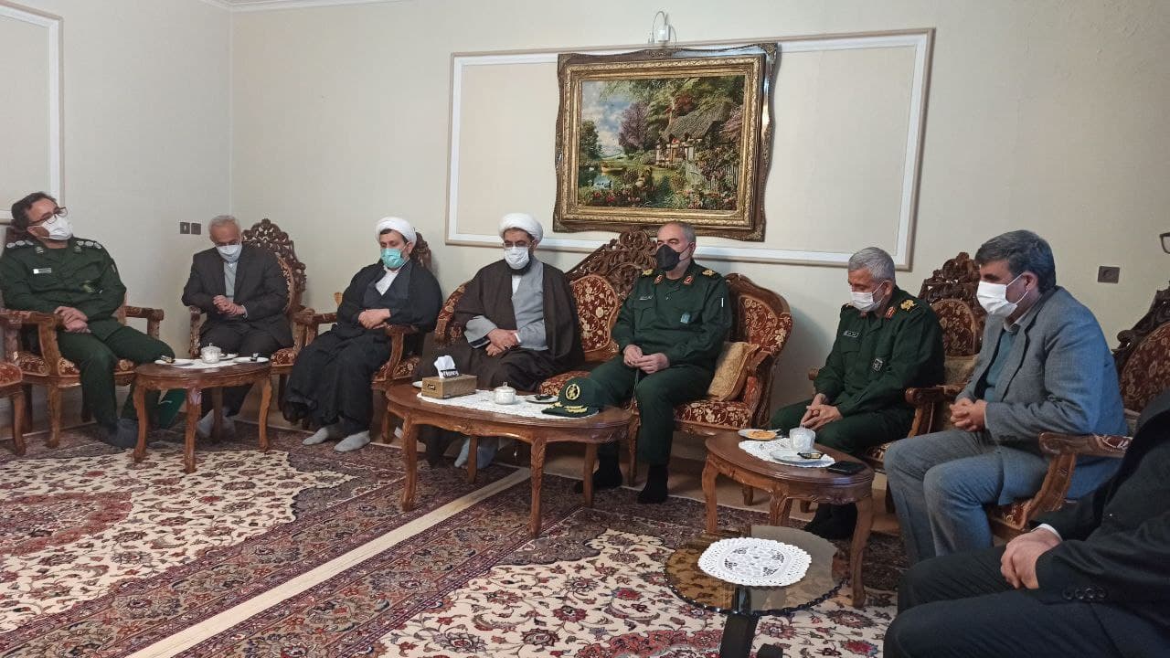 دیدار نماینده ولی فقیه در استان همدان با خانواده شهدای اوکراینی+تصاویر