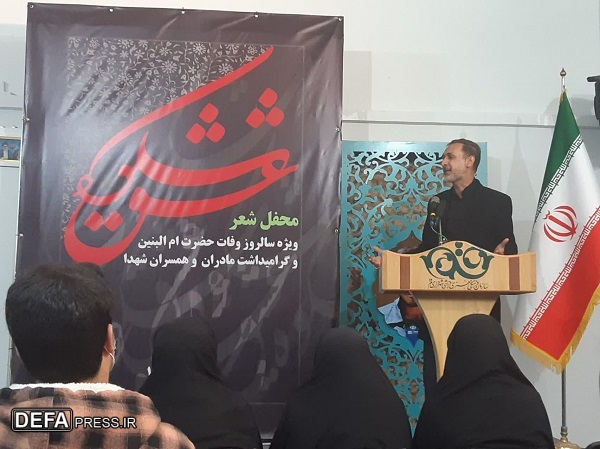 محفل شعر «شکوه عشق» در خانه موزه شهیدان زین‌الدین برگزار شد+ تصاویر/// در حال بارگذاری