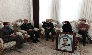 ایمان راسخ مادران شهدا آنها در صحنه های جهاد و مقاومت پیشتاز کرده/ فرهنگ نامه ۲۲ جلدی شهدای استان مرکزی به چاپ رسید/ اجرای بیش از ۱۴۰۰ پروژه عمرانی و محرومیت زدایی در طرح «هر خدمت به نام یک شهید» کنگره