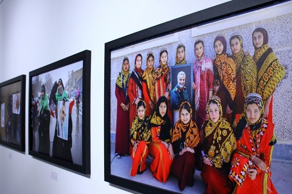 نمایشگاه عکس «سرو روان»؛ جلوه‌های مردمی محبوبیت حاج قاسم