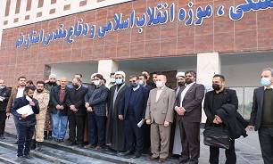 بازدید وزیر ارشاد از موزه انقلاب اسلامی و دفاع مقدس قم