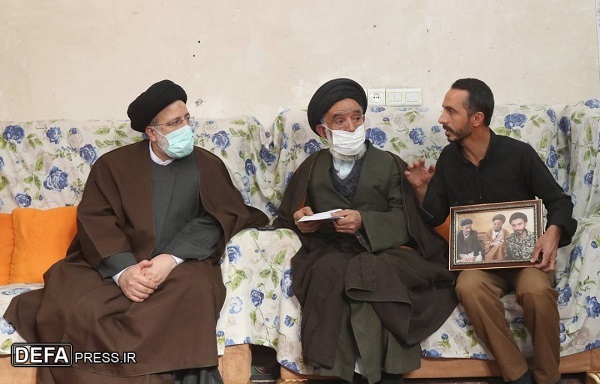 رییس جمهور با خانواده شهید مدافع حرم فاطمیون دیدار کرد+تصاویر