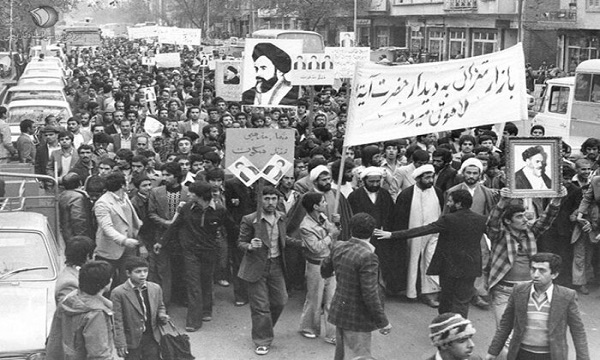 روایتی از نقطه آغاز انقلاب اسلامی/ قیام ۱۵ خرداد سرآغاز پیوند مستحکم امت با امام (ره) روایتی از نقطه آغاز انقلاب اسلامی/ قیام ۱۵ خرداد سرآغاز پیوند مستحکم امت با امام (ره)