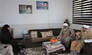 دیدار مدیرکل بنیاد شهید قم با خانواده شهیدان «ساده»