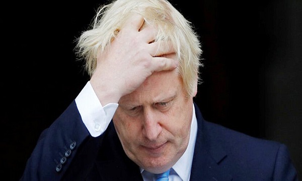 نخست وزیر انگلیس در آستانه خروج از «داونینگ استریت» قرار دارد؟