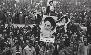 انقلاب اسلامی ایران، پوزه شرق و غرب را به خاک مالید