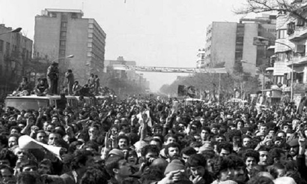 بازگشت بنیان‌گذار انقلاب اسلامی به ایران با پرشکوه‌ترین استقبال تاریخ