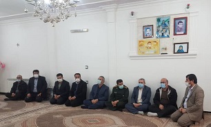 دیدار مدیر کل حفظ آثار دفاع مقدس اردبیل و فرماندار بیله سوار با خانواده شهید «فرجاد»