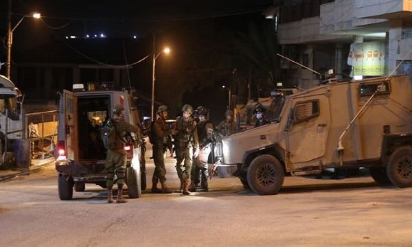 مبارزان فلسطینی به سمت خودروی نظامی صهیونیست تیراندازی کردند