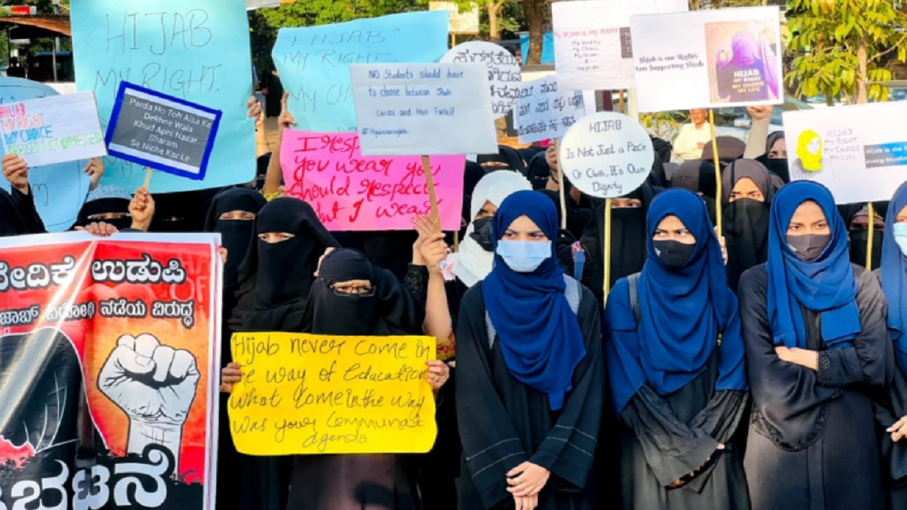 اعتراضات هندی‌ها به ممنوعیت حجاب در مدارس و دانشگاه‌ها+عکس
